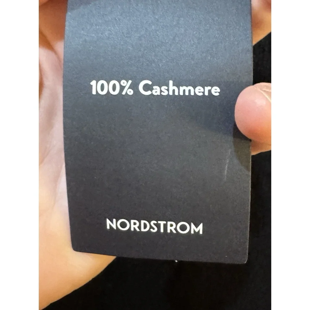 Nordstrom cashmere sweater is a solid black crewneck pullover Size Medium
